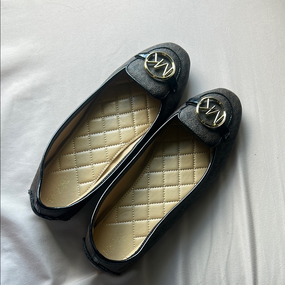 Micheal Kors Chic Shoes - Picture 6 of 6